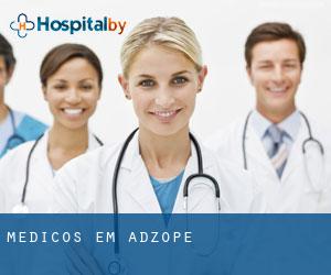 Médicos em Adzopé